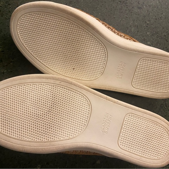 Johnston & Murphy Sz 8.5 Tan Woven Slip-On Loafers - Picture 7 of 7